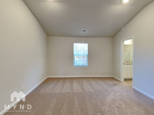 Building Photo - 132 Everglade Wy