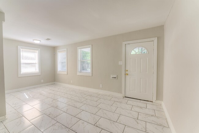 Building Photo - 1778 Edward Ave