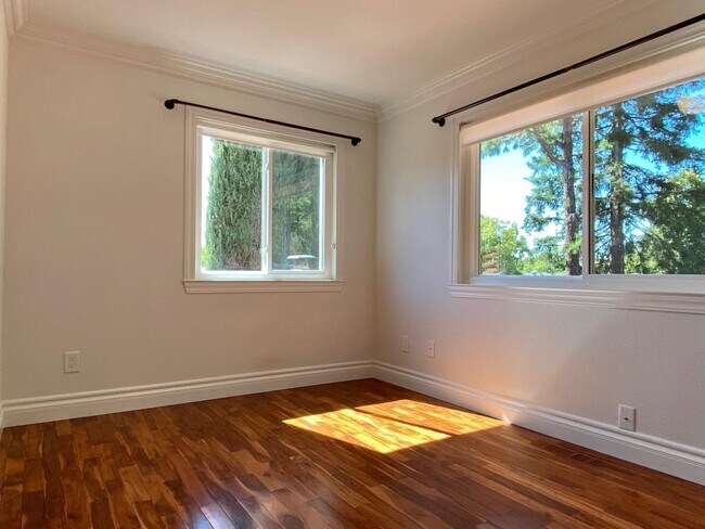 Building Photo - 363 El Portal Way