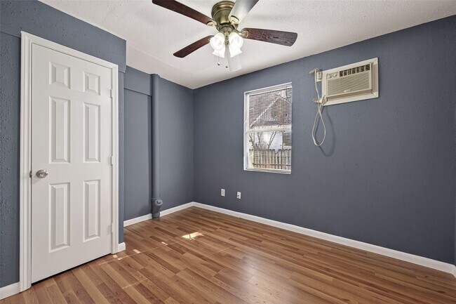 Building Photo - 216 Burr St