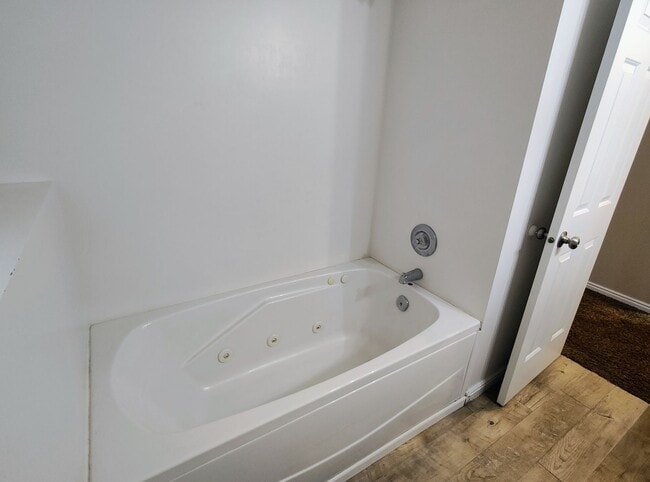 Building Photo - Great 4 Bd 3 Bath Home in Sandy