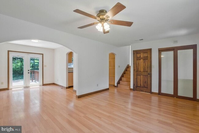 Building Photo - 6327 Joslyn Pl