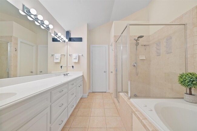 Building Photo - 8715 Meadowcroft Dr
