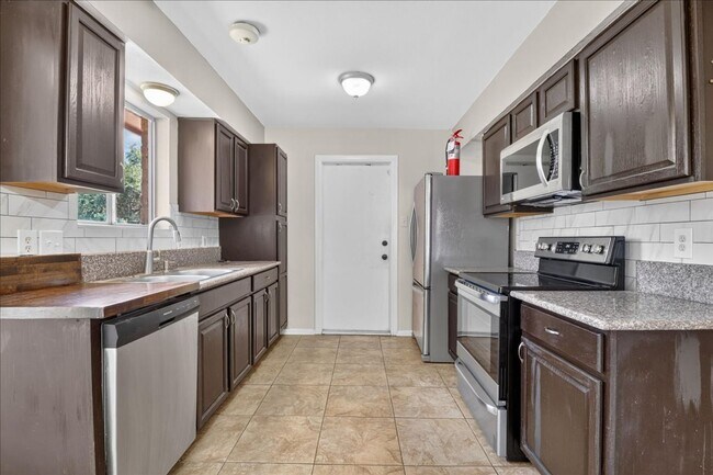 Building Photo - 4109 Fonvilla Cir