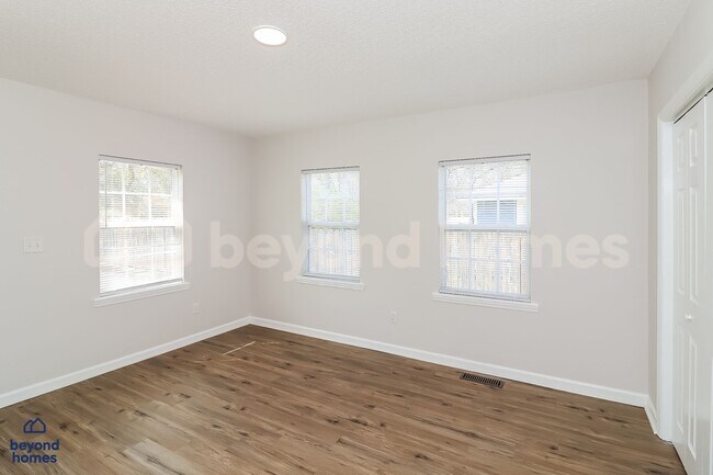 Building Photo - 120 Passons Rd