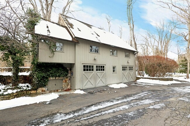 Building Photo - 369 Ethan Allen Hwy