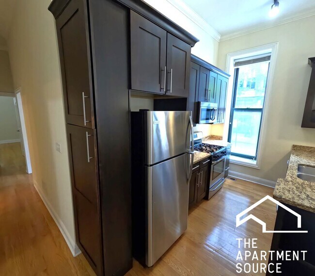 Building Photo - 851 N La Salle Dr