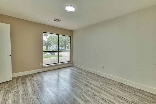 Building Photo - 15626 Whitewater Ln