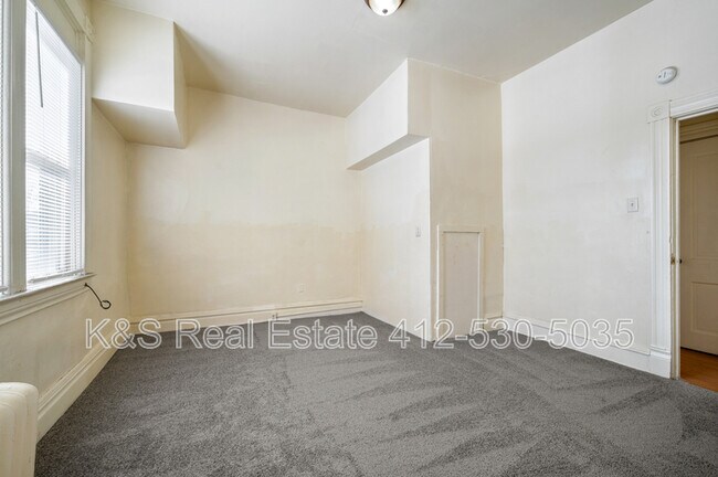 Building Photo - 445-445 Library St