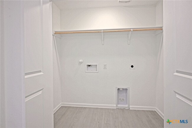 Building Photo - 527 Sarah Wy