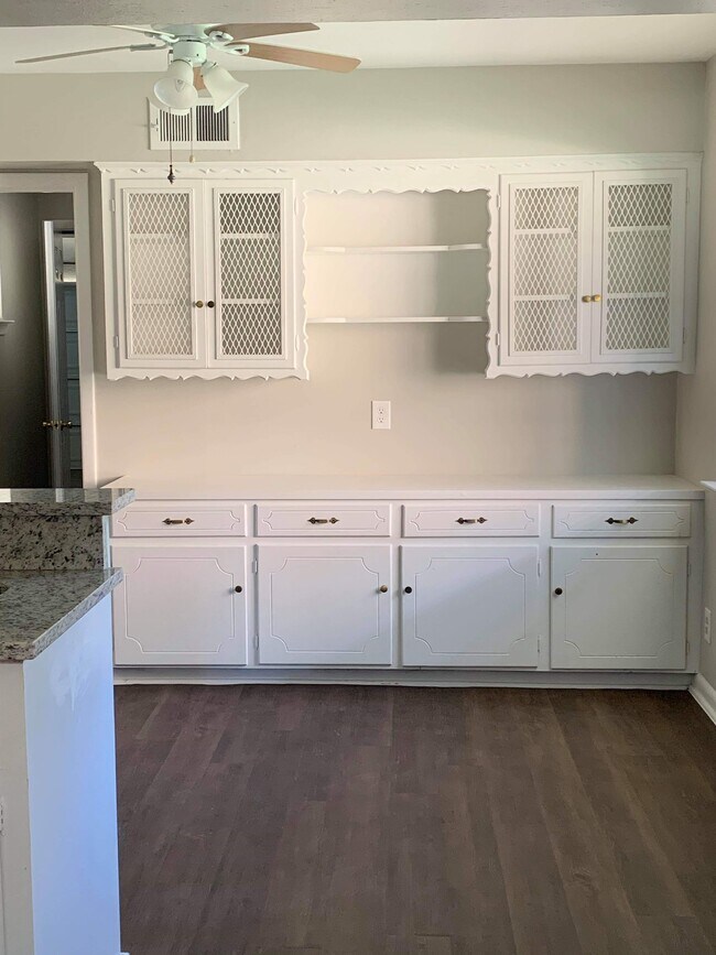 kitchen view - 5515 Longleaf Ln