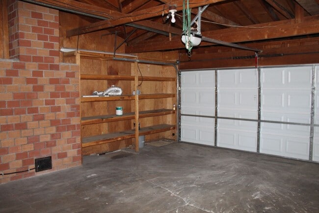 Building Photo - 6520 Climax Ave