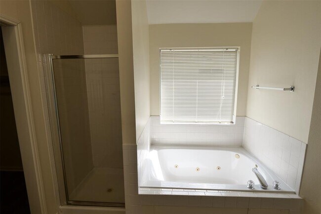 Building Photo - 23822 Hopewell Dr