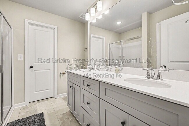 Building Photo - 2132 Clapham Ct