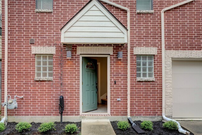 Building Photo - 5911 Petty St