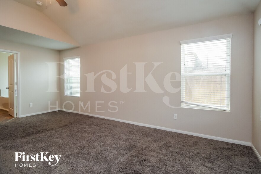 Building Photo - 1023 Ranch Oak Dr