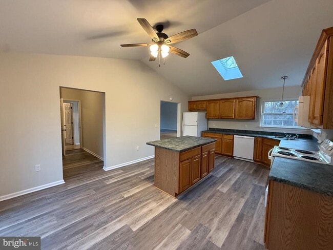 Building Photo - 6407 Sunset Rd