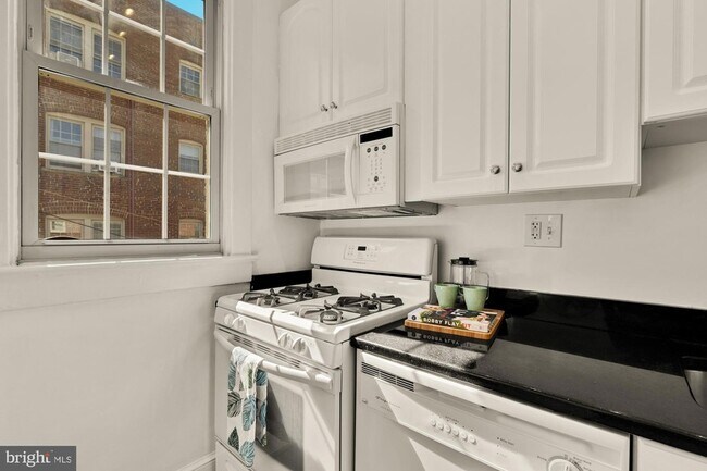 Building Photo - 3022 Wisconsin Ave NW