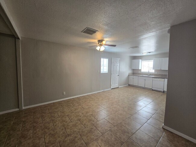 Building Photo - Newly Remodeled 3 Bedroom 1 Bathroom Home!...