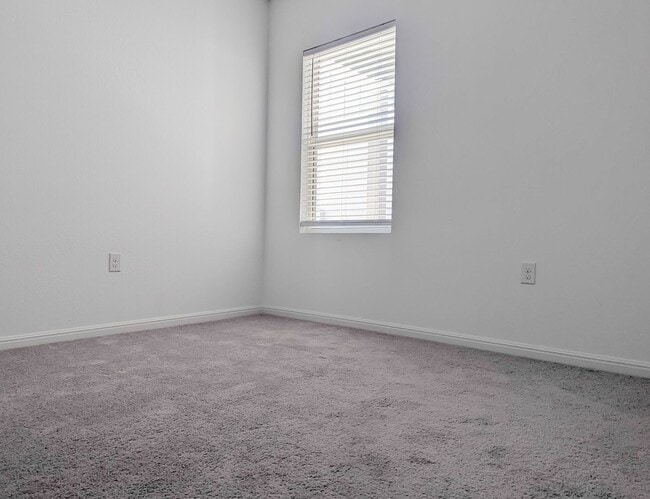 Building Photo - 6510 Routenburn St