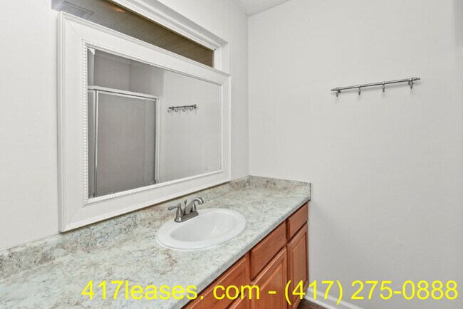 Building Photo - 834 S Duke Ave