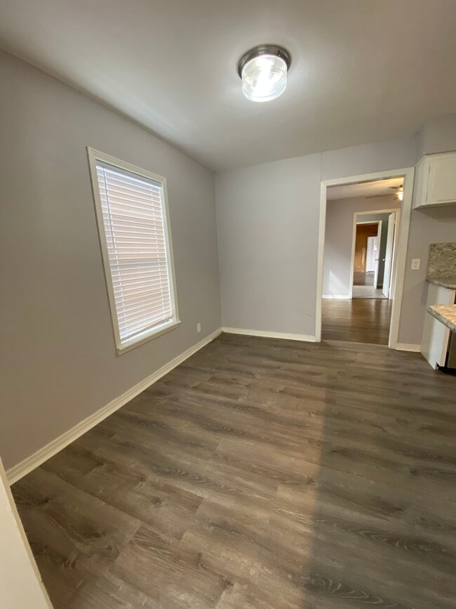 Building Photo - 3803 Poinsettia Dr