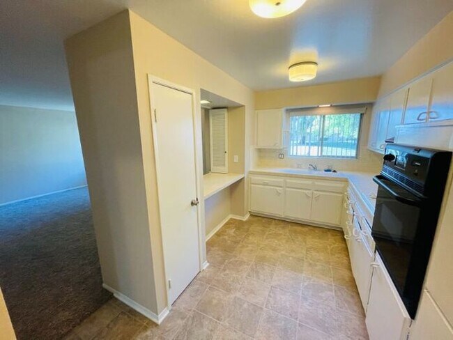 Building Photo - 27127 Sun City Blvd