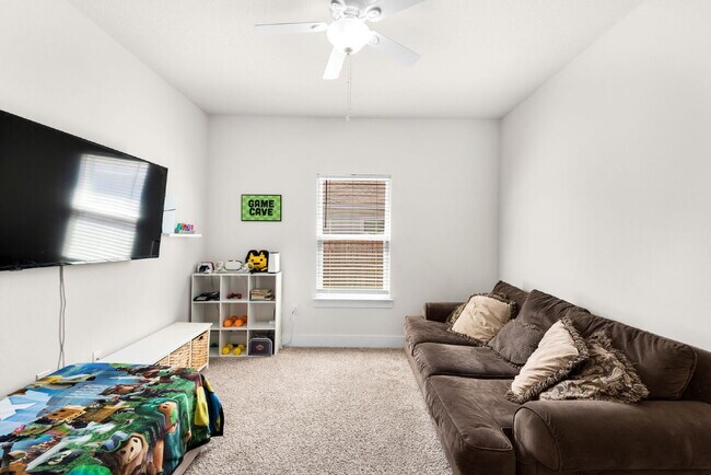 Building Photo - "Charming 4-Bed Oasis with Granite Touches in Gulf Breeze – Solar Panels !"