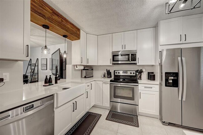 Building Photo - 8592 W Sunrise Blvd
