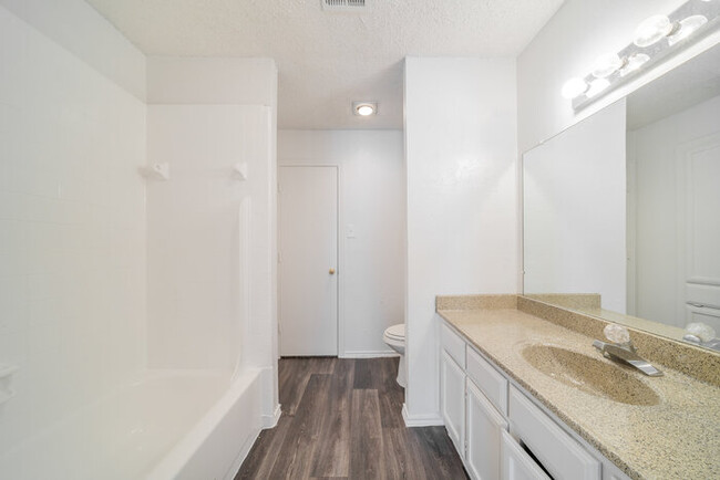 Building Photo - Wyngate Townhomes 3923D