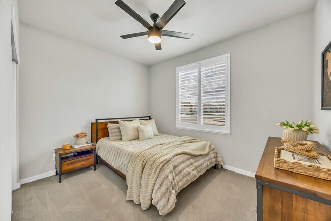 Building Photo - Newer Home on Large Corner Lot with Lots of Natural Light!