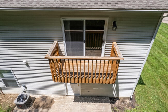 Building Photo - 304 Dads Way