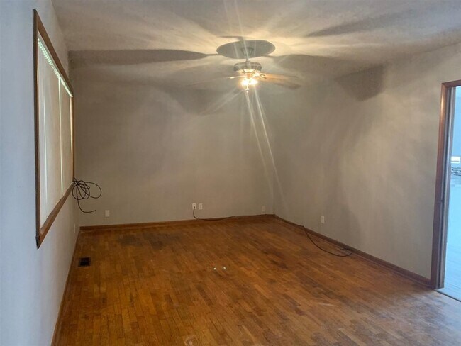 Building Photo - 1117 S Stanley St