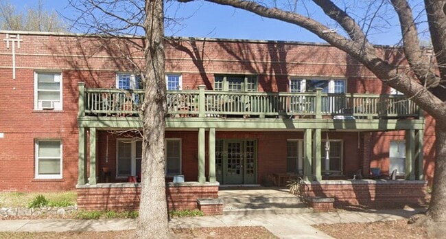 Building Photo - 221 W 14th St