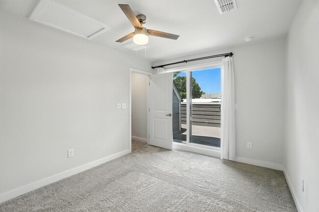 Building Photo - Modern City Living Near Uptown Charlotte