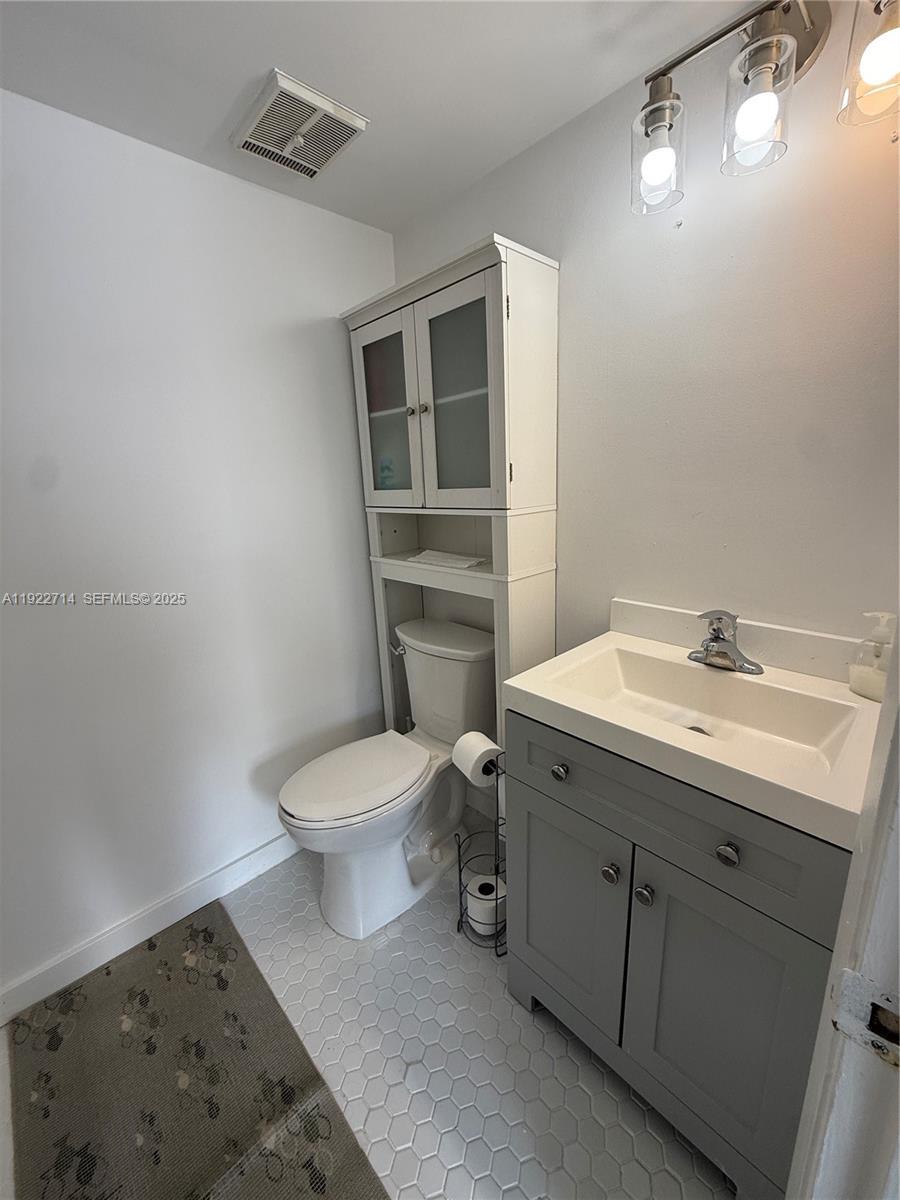 Building Photo - 6860 SW 45th Ln