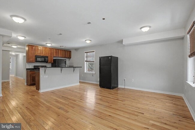 Building Photo - 1515 W Oxford St