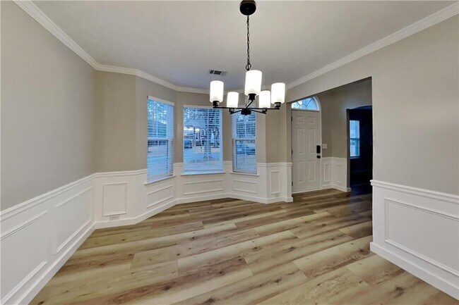 Building Photo - 1719 Silverchase Dr SW