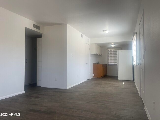 Building Photo - 4520 E Wood St