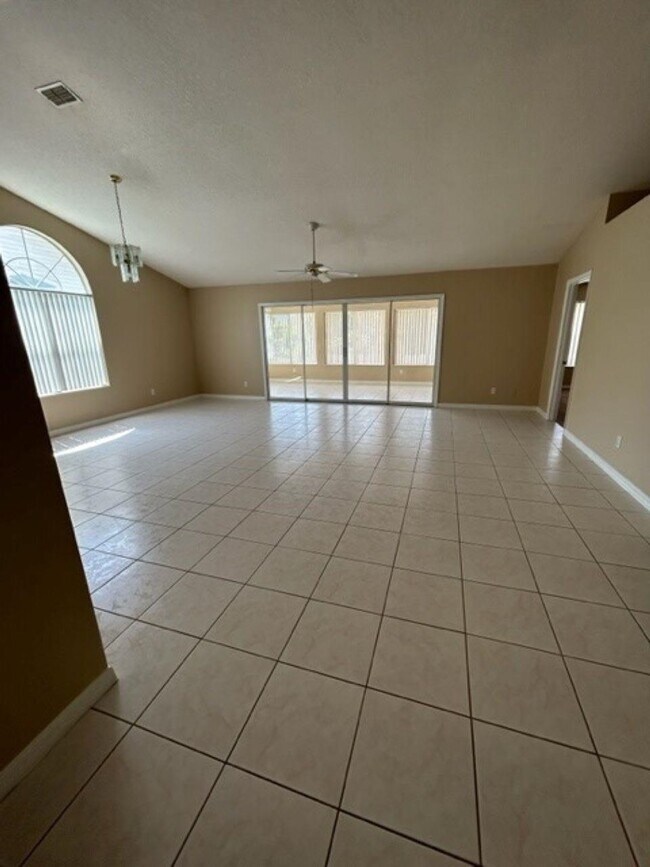 Building Photo - 625 Nautical Way