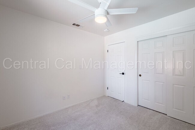 Building Photo - 4 Bedroom/2 Bath Home with a Pool and Sola...