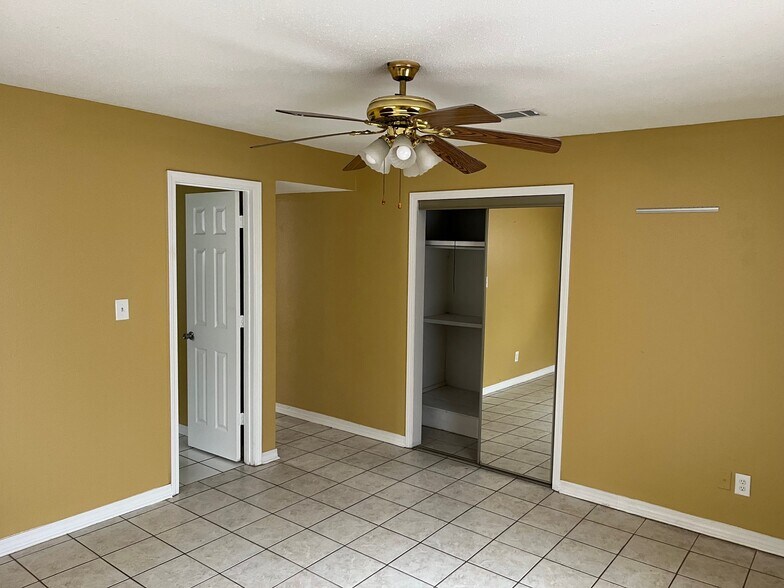 Building Photo - 115 Alicia St