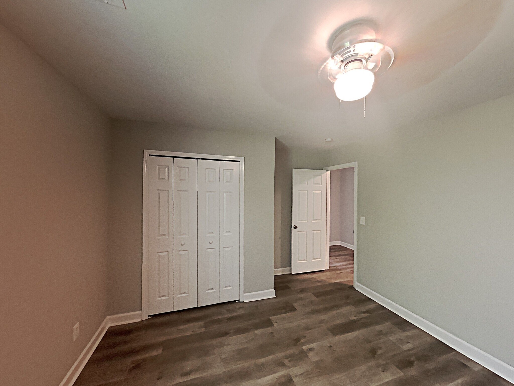 Building Photo - 202 River Hills Dr
