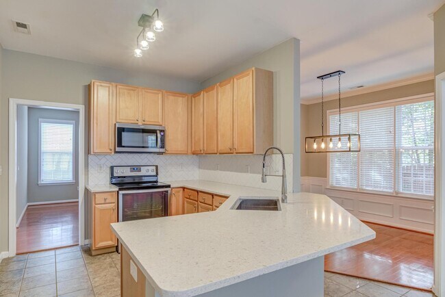 Building Photo - 1007 Brickstone Dr