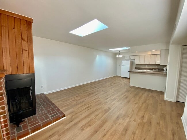 Building Photo - Spacious Condo One Mile to the Beach! One Living Level - Pet Friendly - Private Patio - Ready 05-...