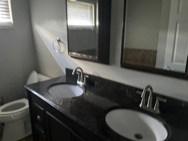 Double sink in bathroom - 302 Coronation Dr