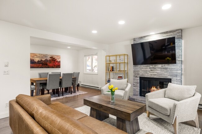 Building Photo - 650 S Monarch St