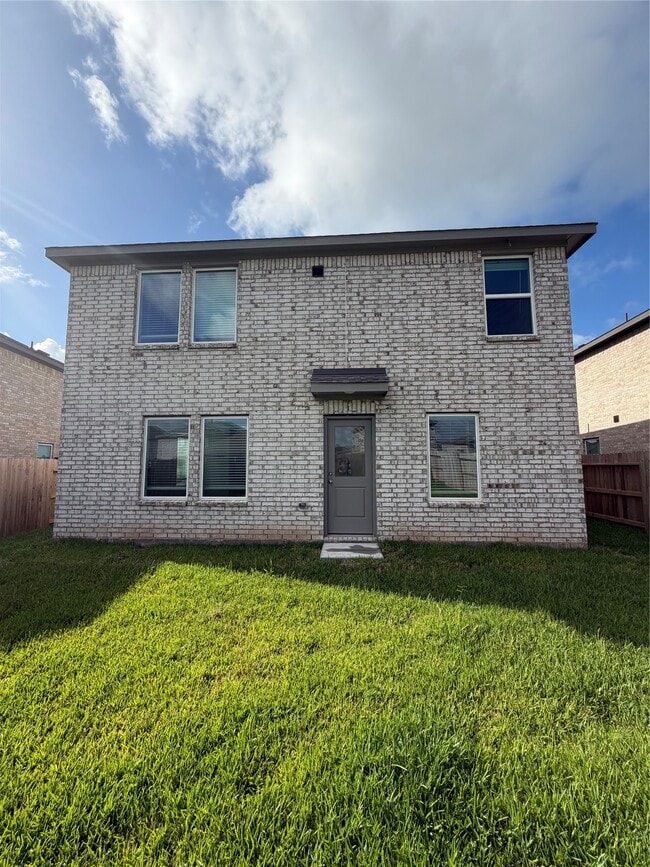 Building Photo - 10418 Birds Nest Dr