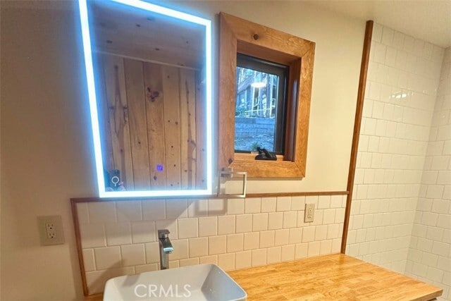 Building Photo - 476 Redwood Dr