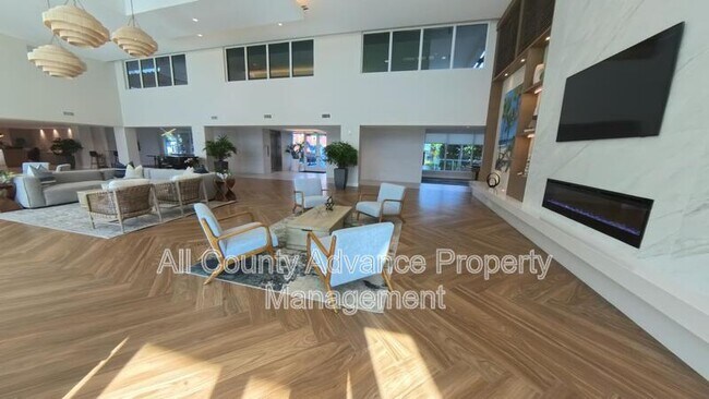 Building Photo - 920 N Osceola Ave